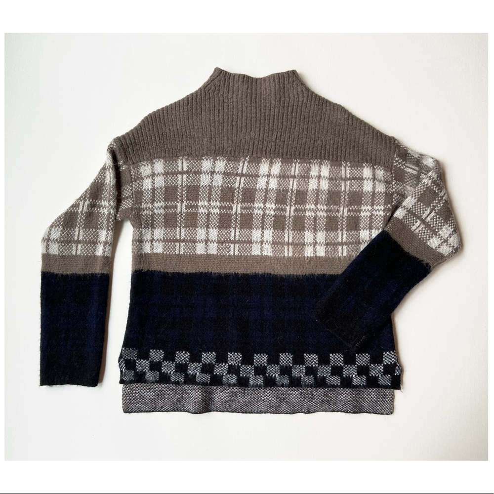 URBAN OUTFITTERS SWEATER